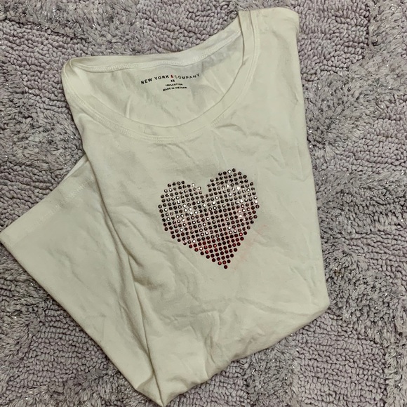 NEW YORK & COMPANY BLING HEART WHITE T-SHIRT EUC - Picture 6 of 8